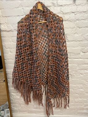 Icelandic Wool Handmade Open-Weave Fringe Shawl in Rust and Gray